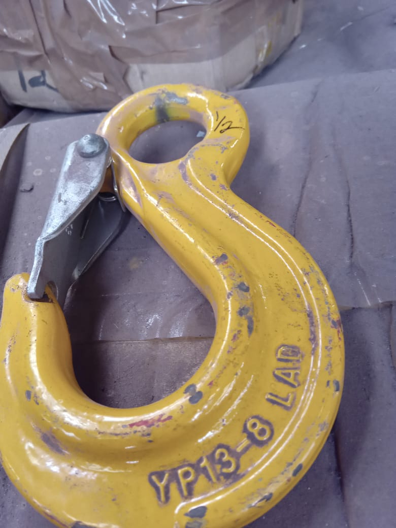 gancho de carga con seguro con extremo de ojo
